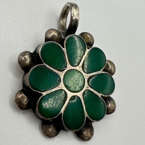 Native American vintage sterling silver green stone inlay flower pendant - Picture 1 of 7